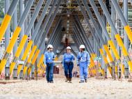 Operators on the Central Processing Facility (CPF), the gas processing plant of the gas condensate field. Incahuasi, in the Chaco region.