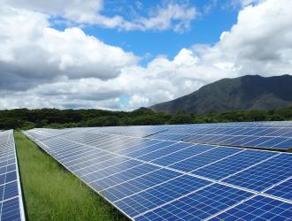 centrale solaire TotalEnergies transition énergétique électricité renouvelable panneaux solaires