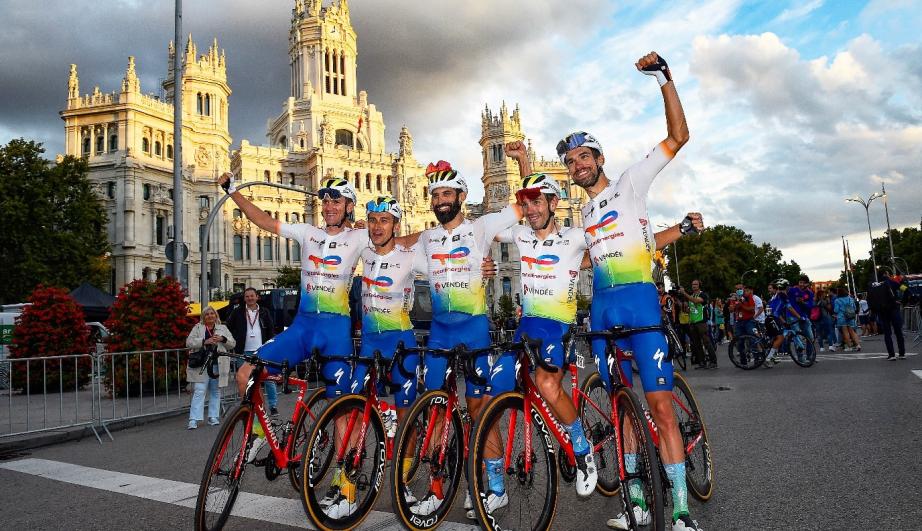 Coureurs victorieux du Team TotalEnergies